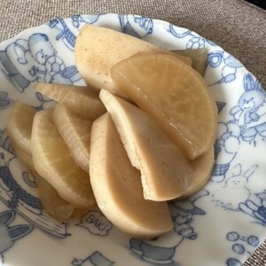 めんつゆで簡単！とろとろ大根と白蒲鉾の煮物♡